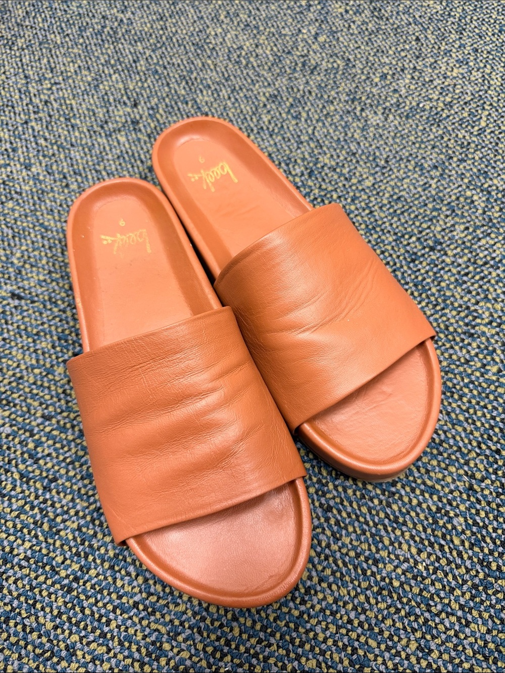 BEEK Pelican Slides in Tan/Cognac